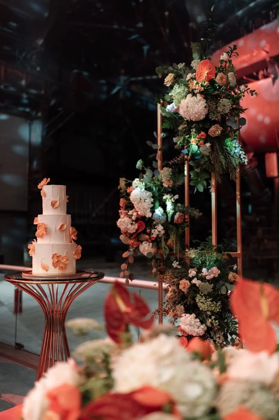 Montaje floral de mesa de novios