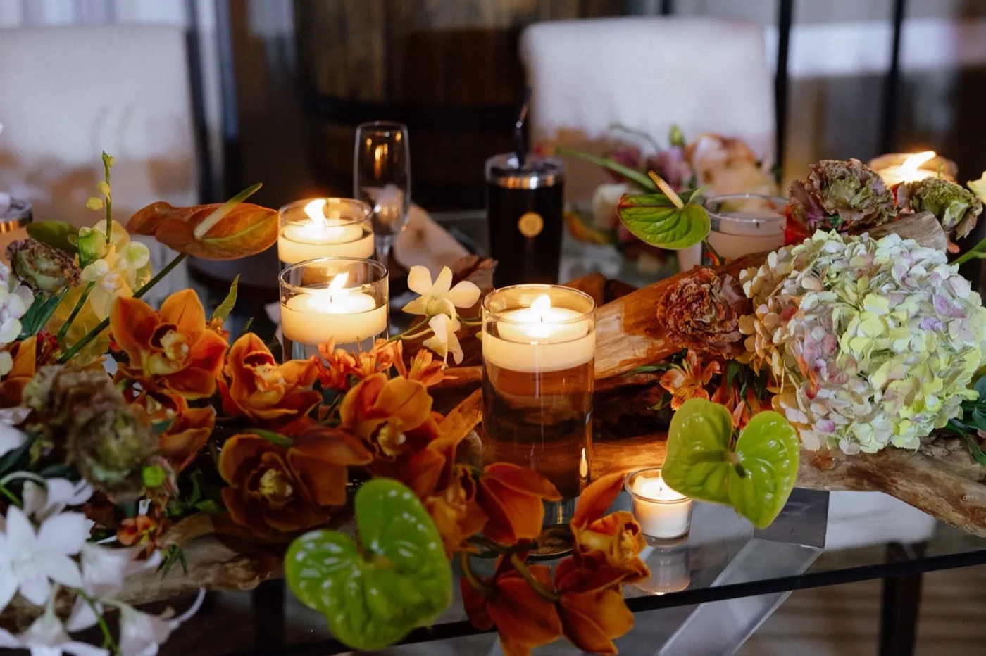 Montaje floral de mesa de novios