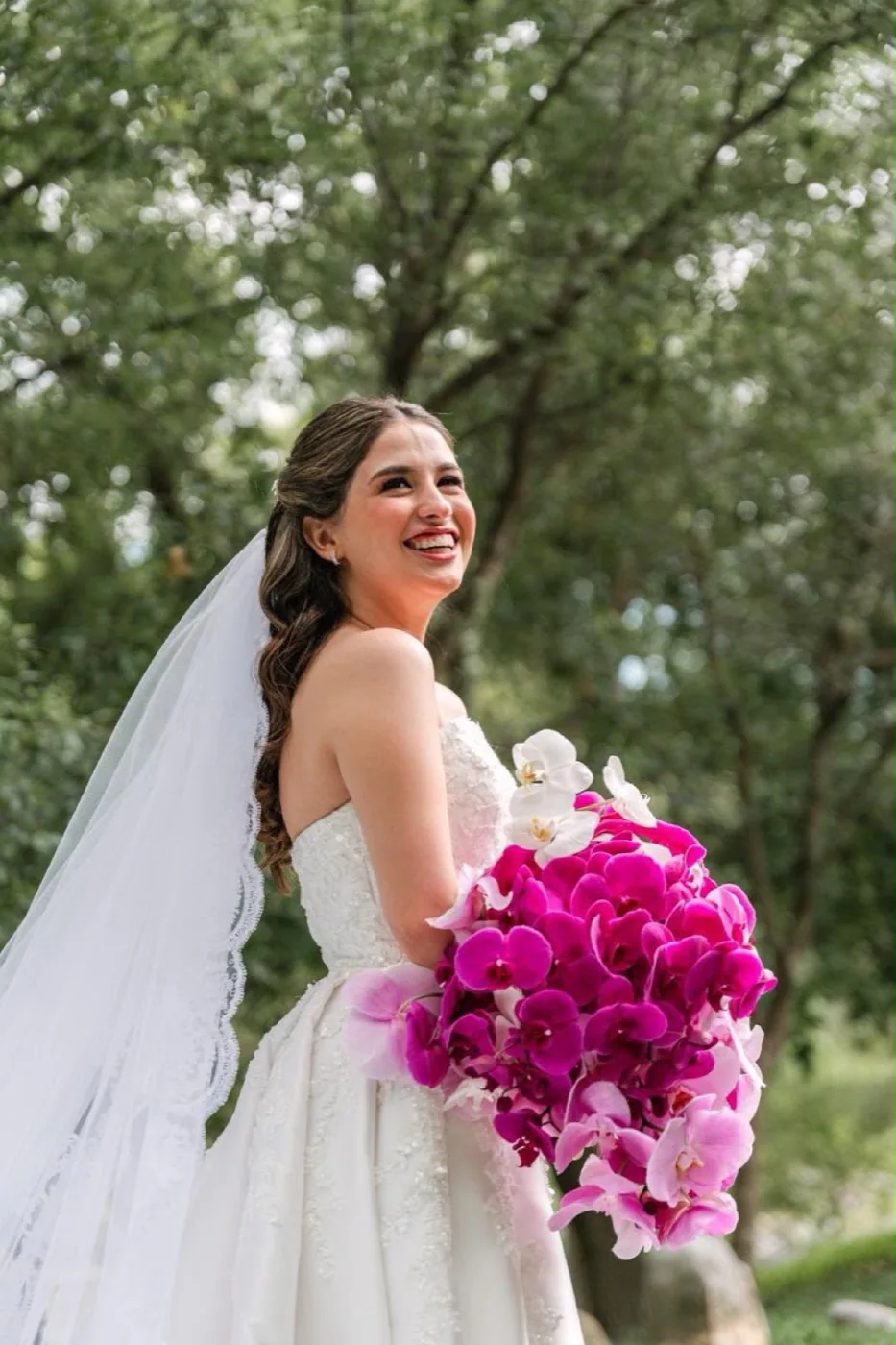 Ramo de novia con diseño floral artesanal