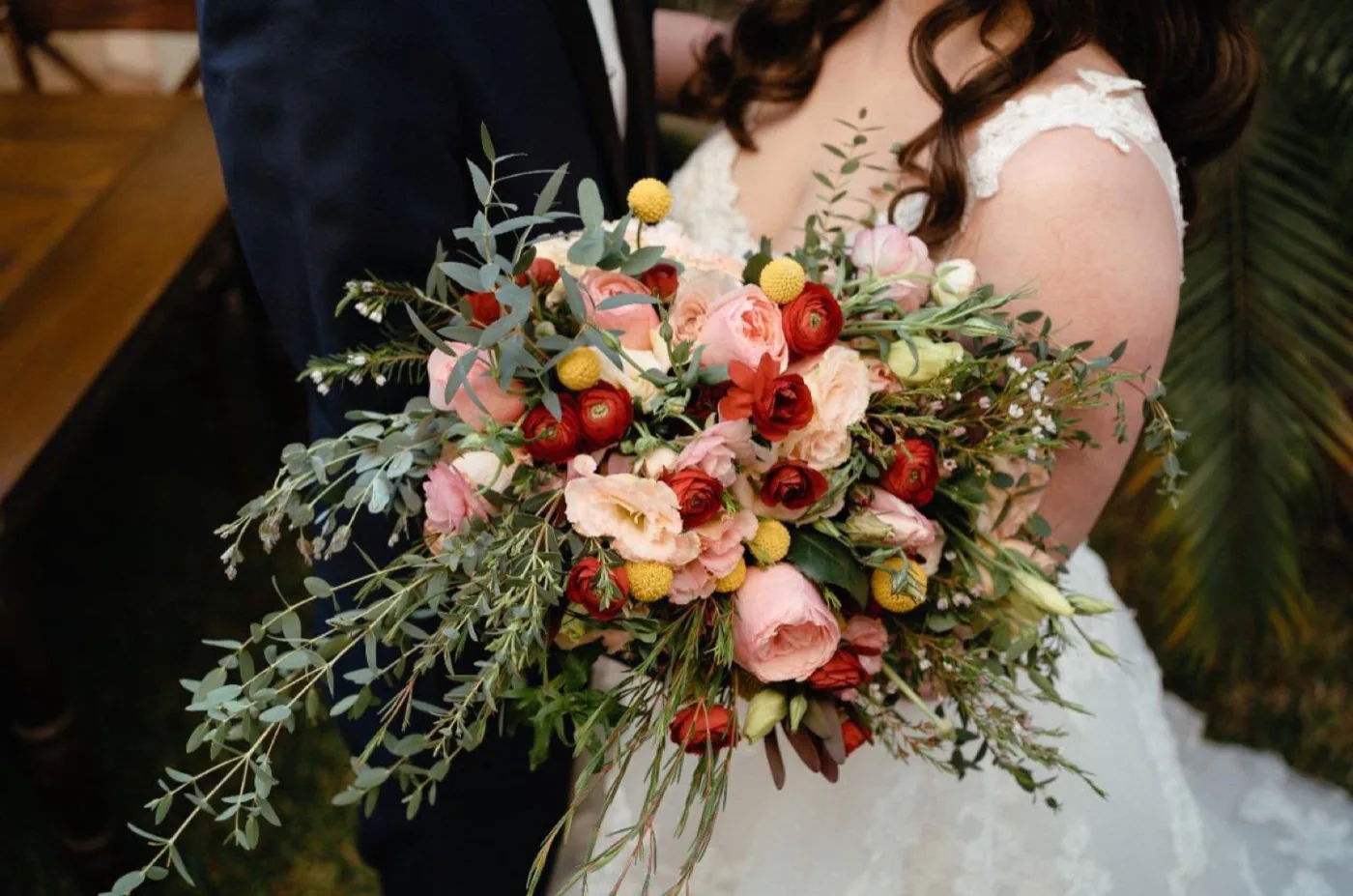 Ramo de novia con diseño floral artesanal