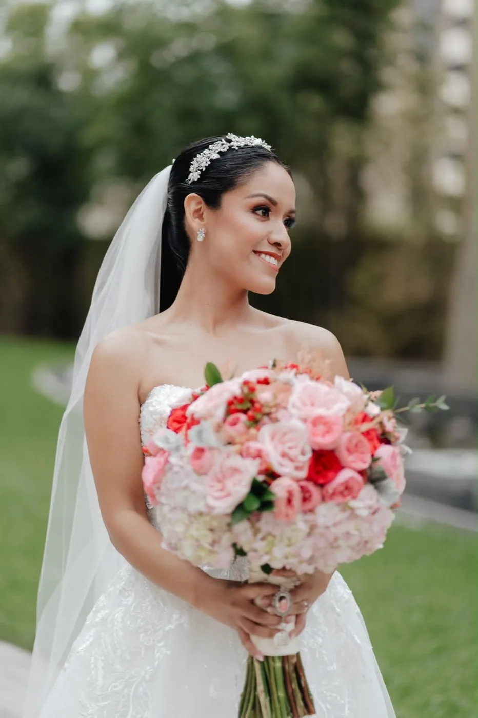Ramo de novia con diseño floral artesanal