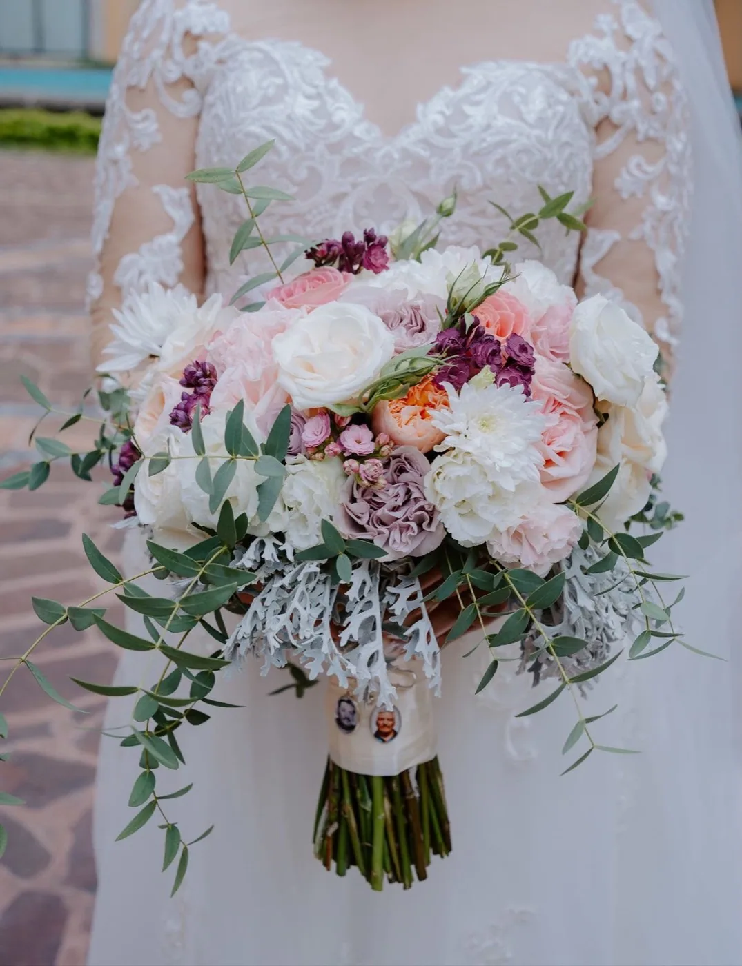 Ramo de novia con diseño floral artesanal
