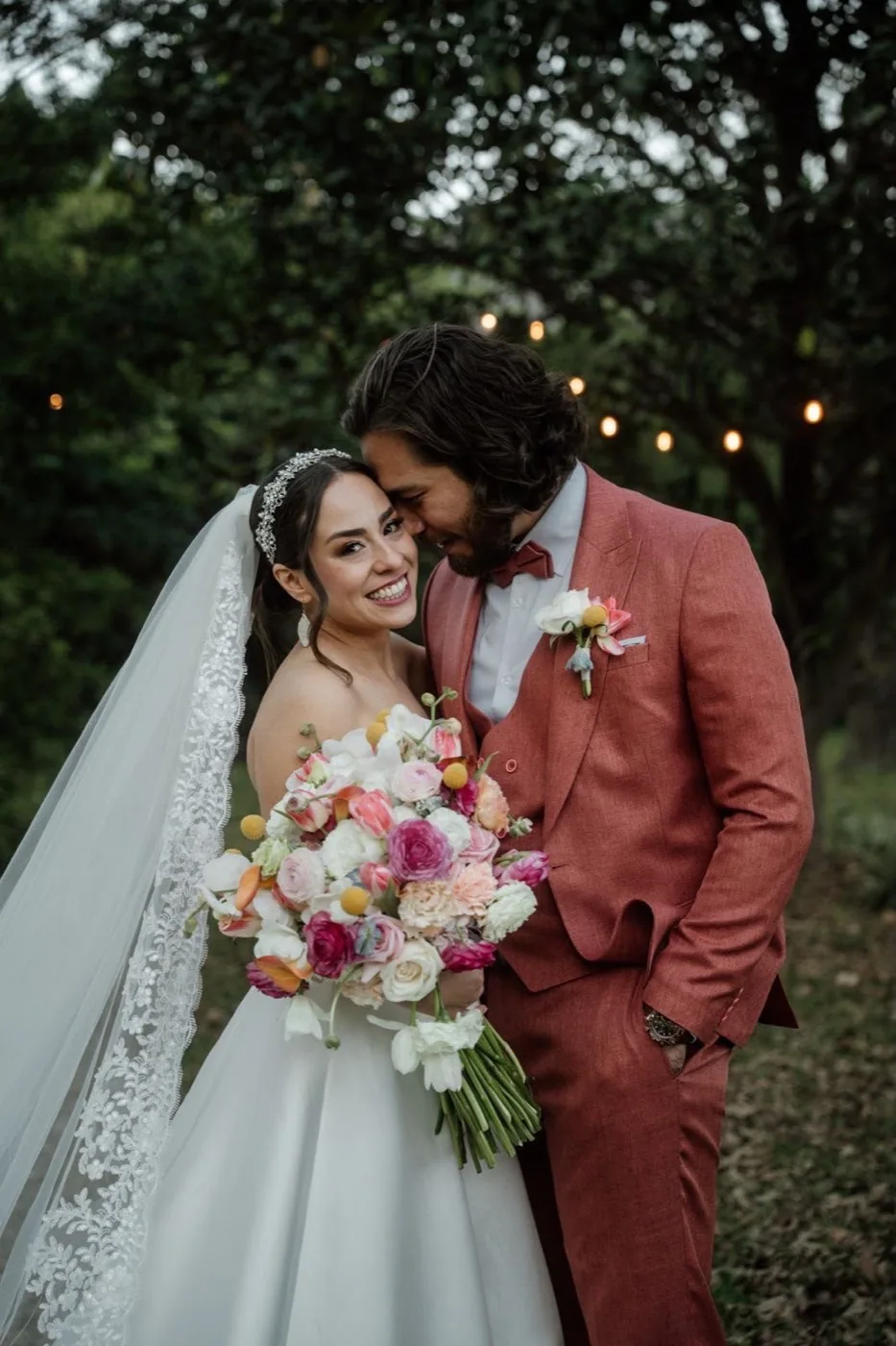 Ramo de novia con diseño floral artesanal
