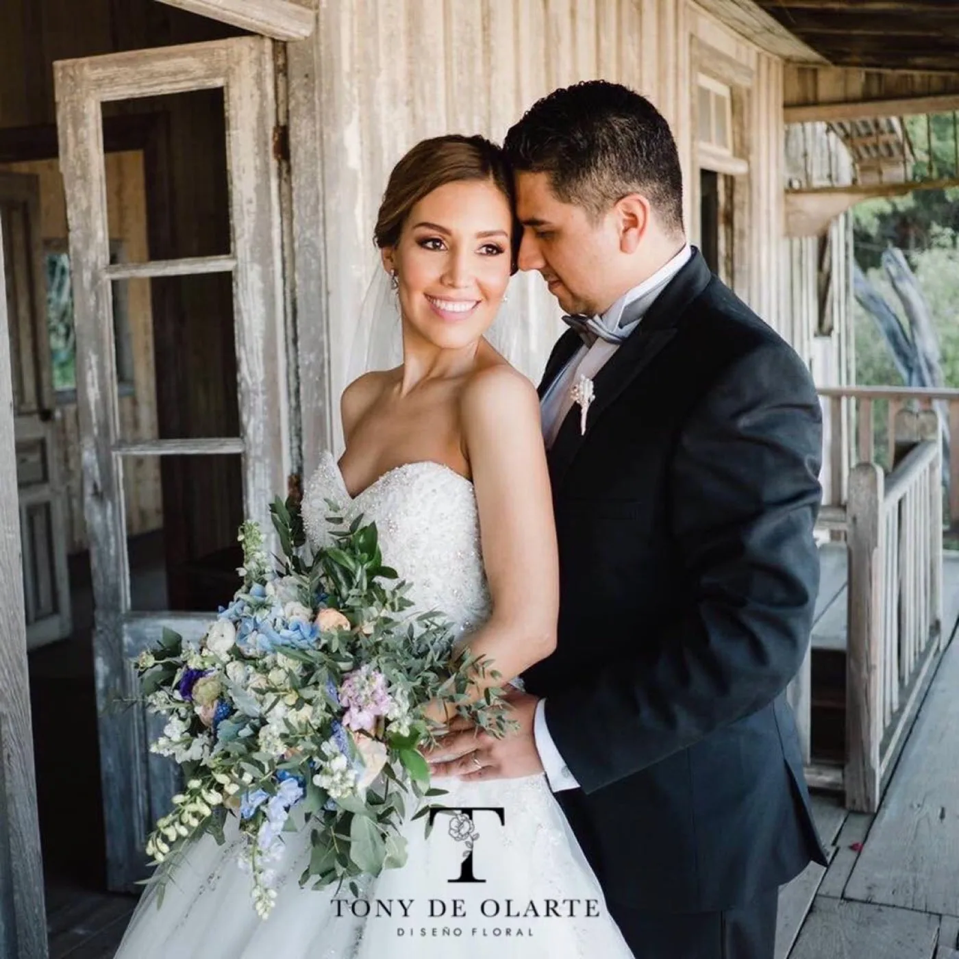 Ramo de novia con diseño floral artesanal