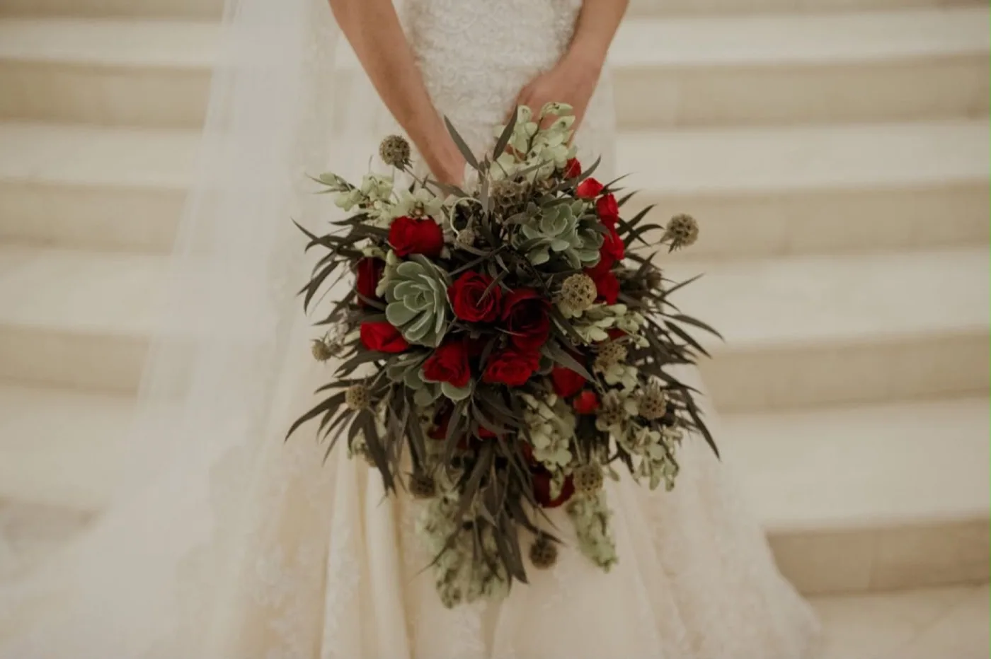 Ramo de novia con diseño floral artesanal