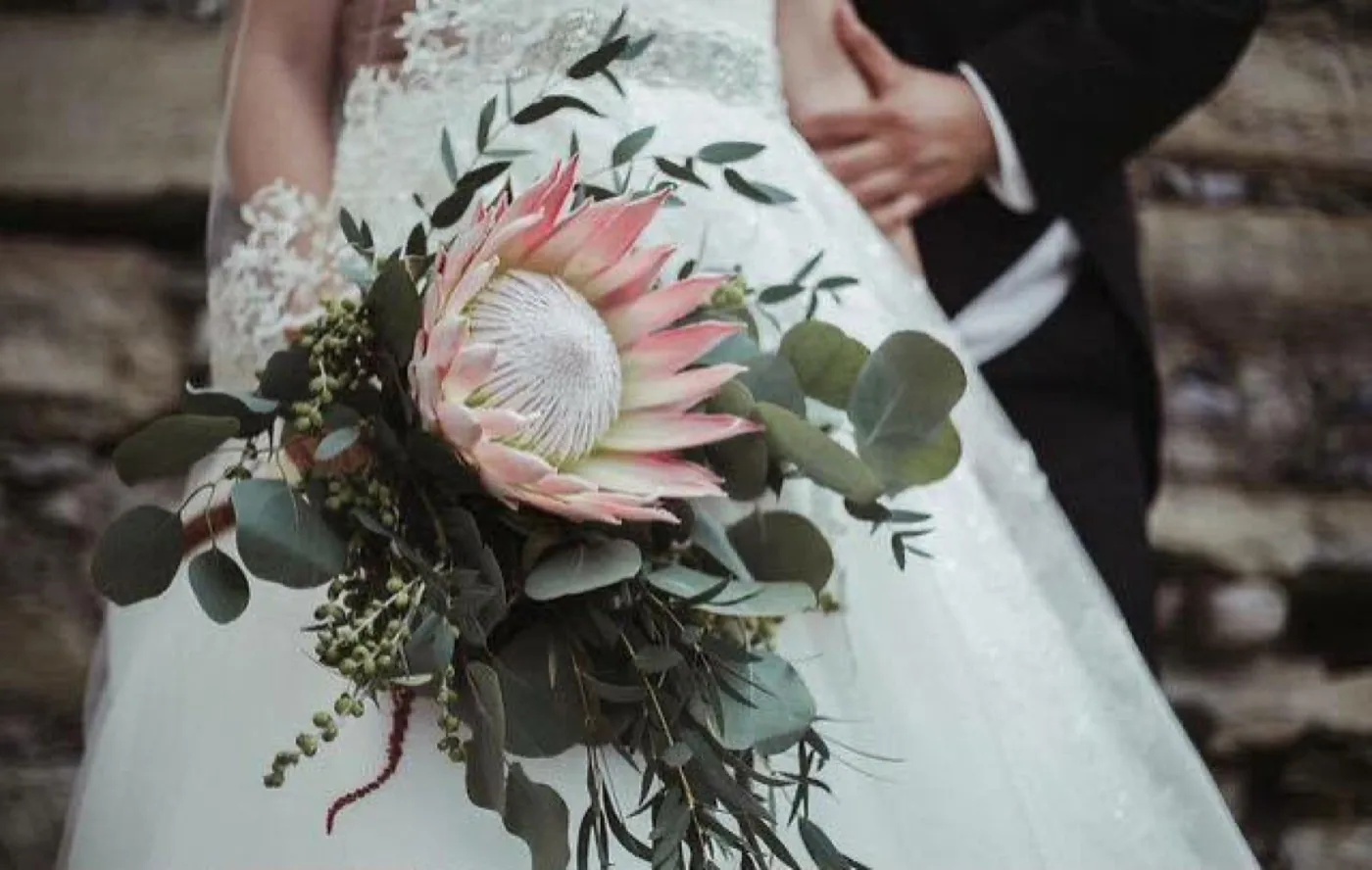 Ramo de novia con diseño floral artesanal