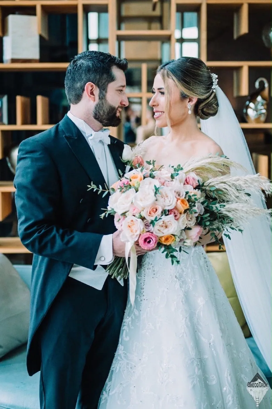 Ramo de novia con diseño floral artesanal