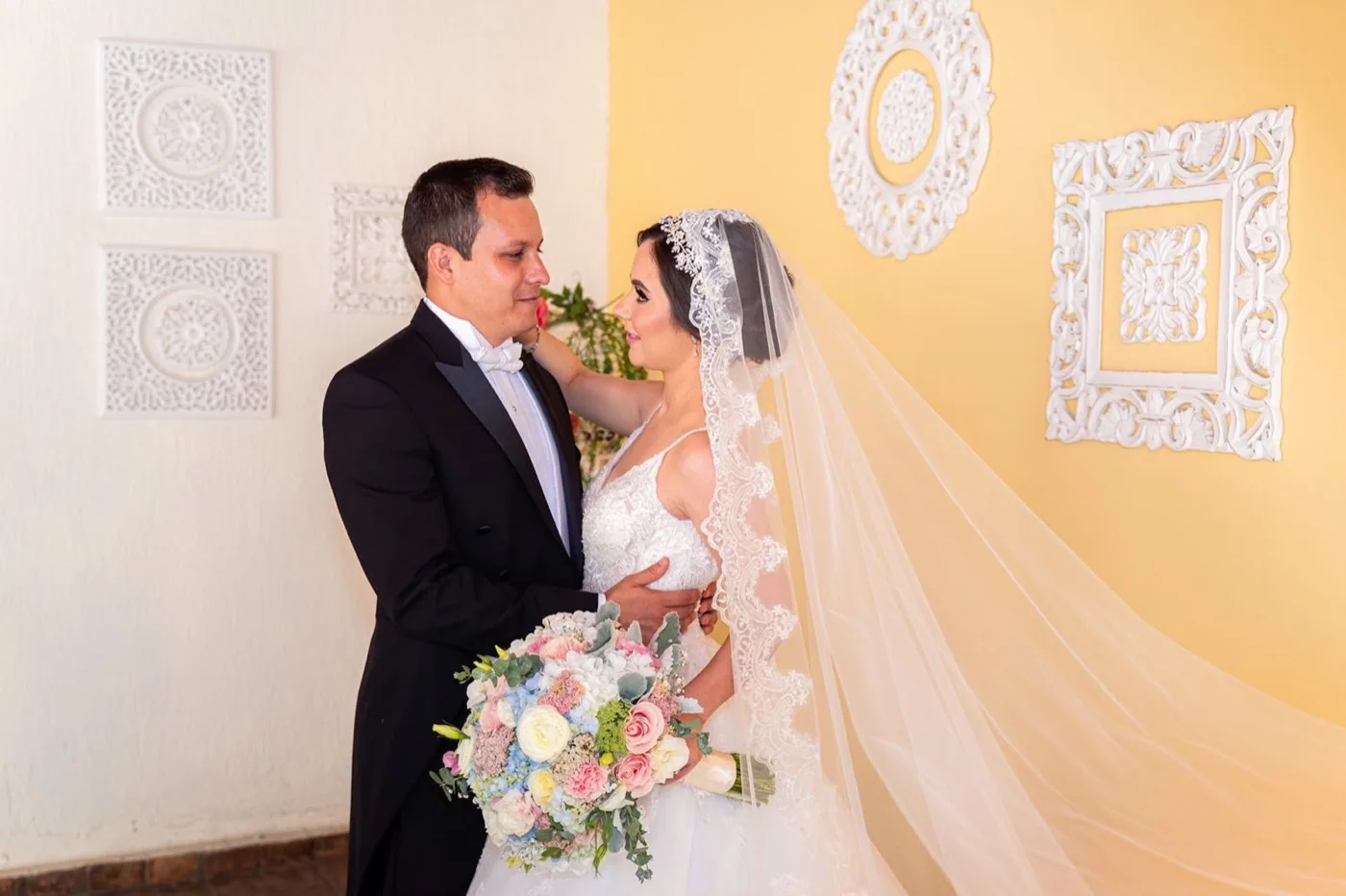 Ramo de novia con diseño floral artesanal