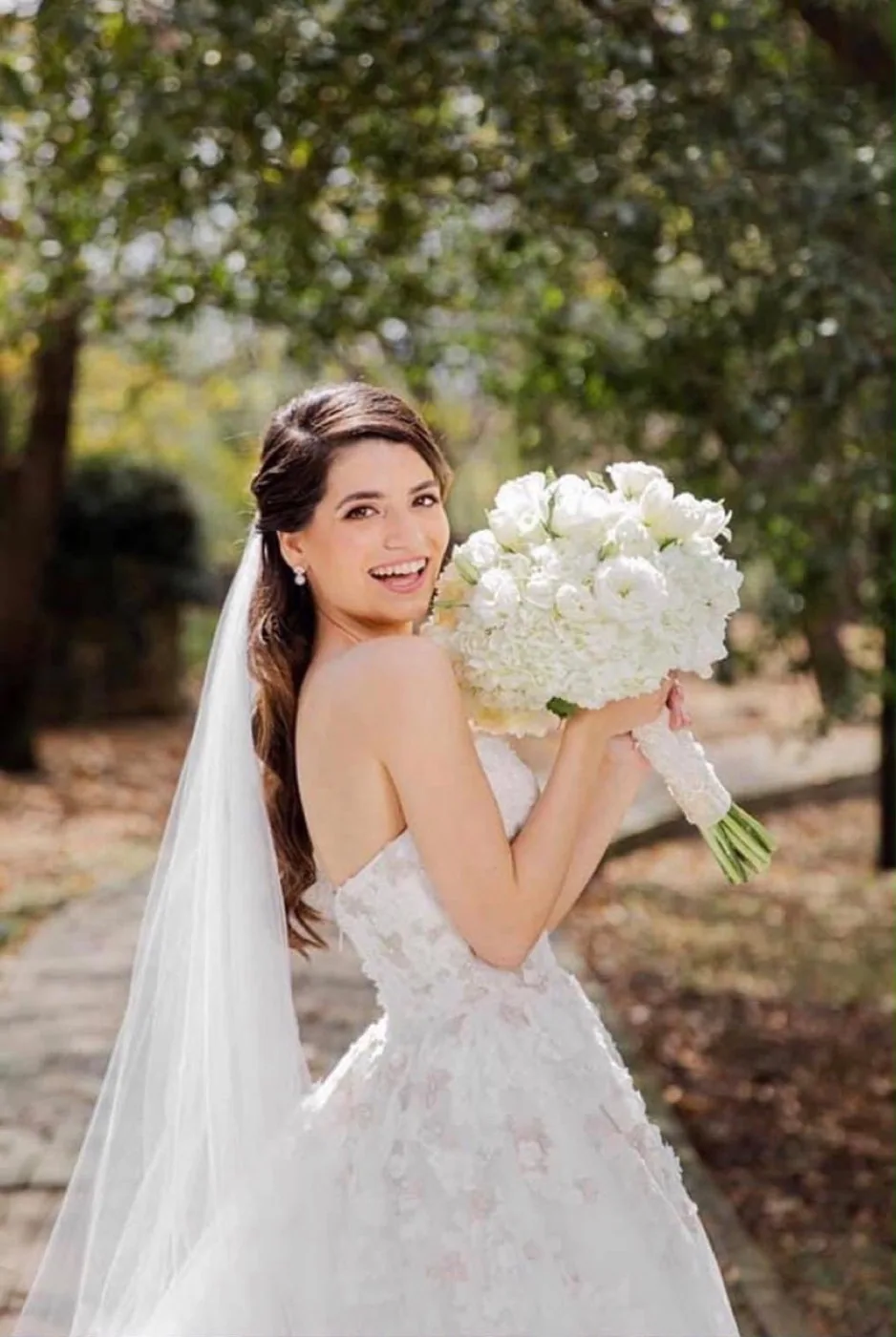 Ramo de novia con diseño floral artesanal