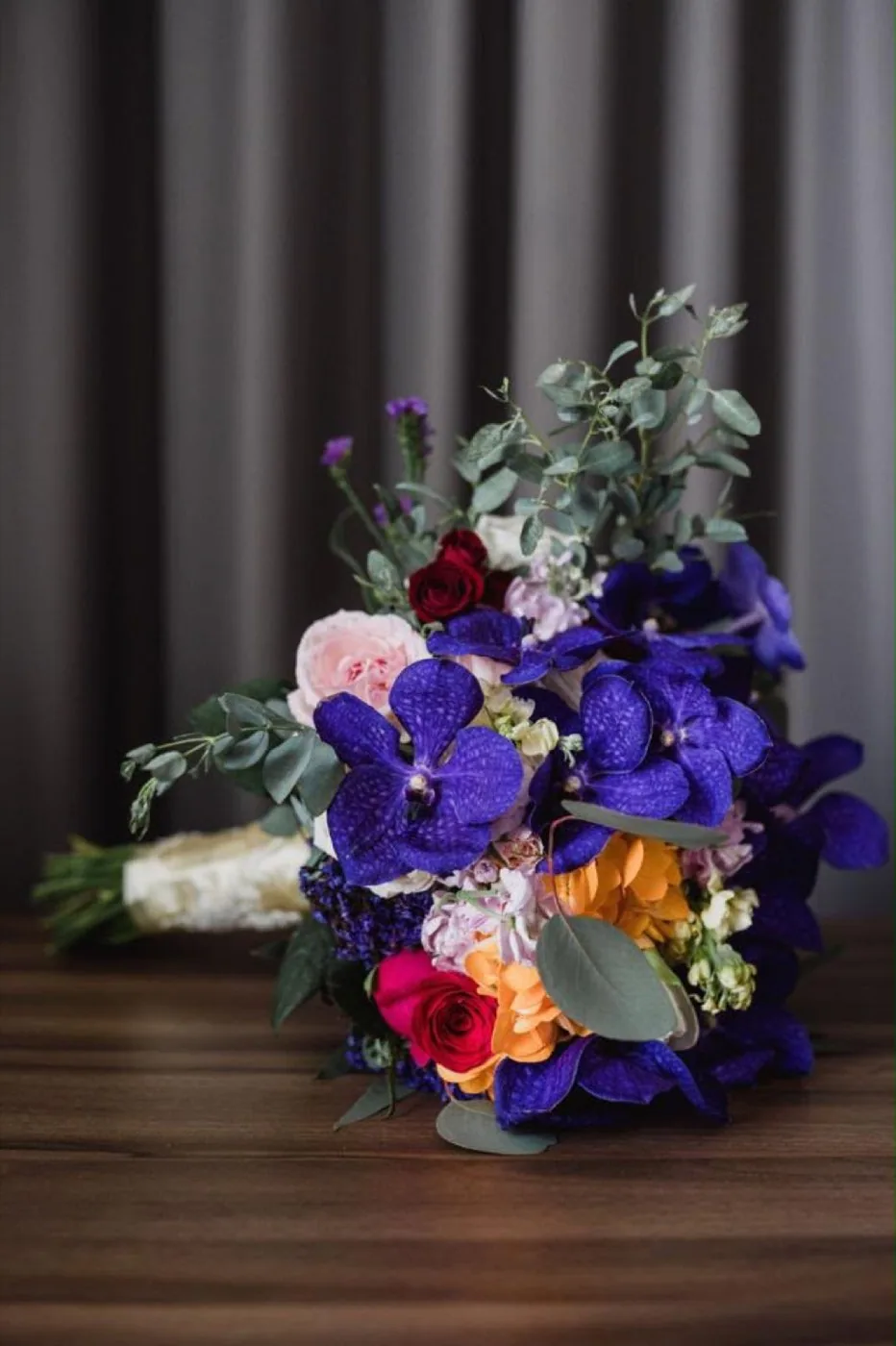 Ramo de novia con diseño floral artesanal