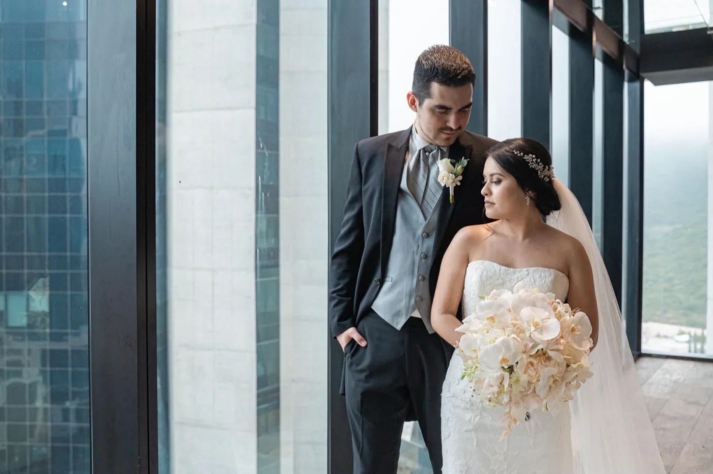 Ramo de novia con diseño floral artesanal
