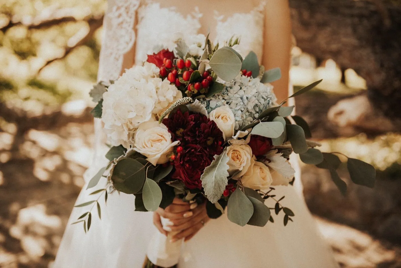 Ramo de novia con diseño floral artesanal