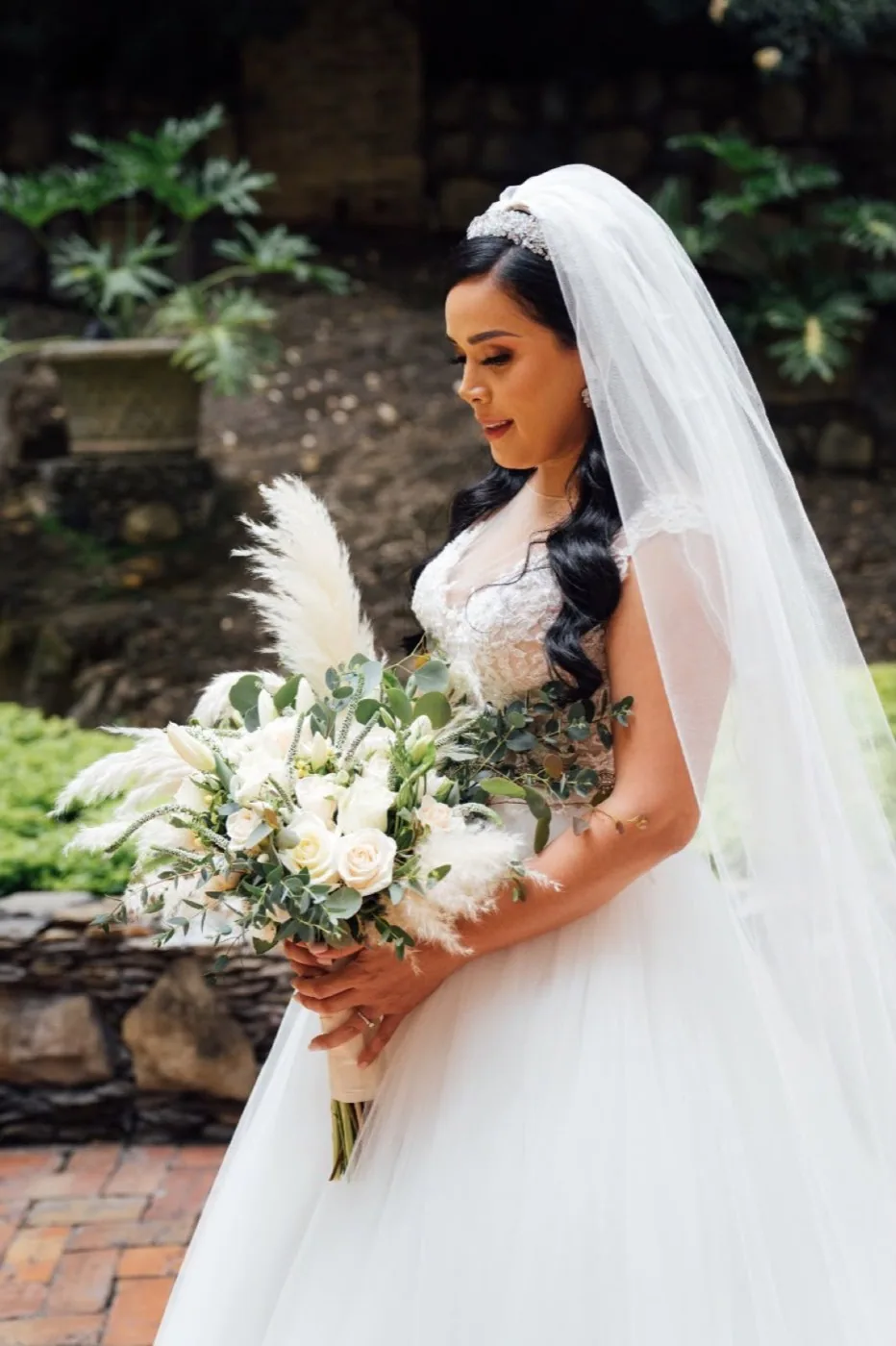 Ramo de novia con diseño floral artesanal